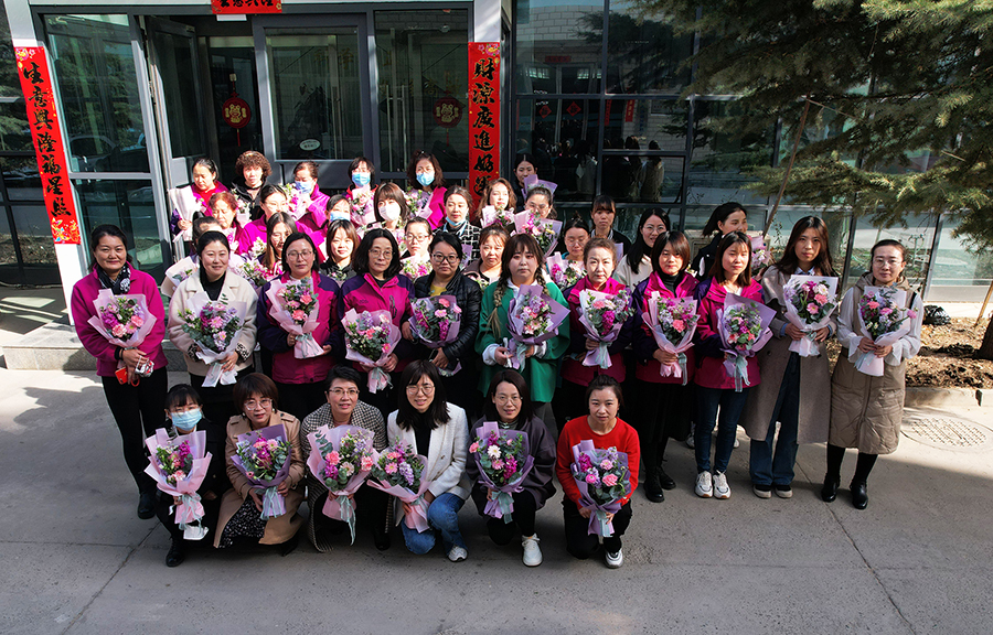三八婦女節(jié)，甘肅宏強(qiáng)檢測(cè)謹(jǐn)祝公司女士們事業(yè)有成，家庭幸福，青春永駐！